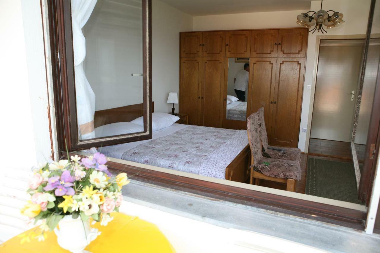 Rooms&Apartments Kurtović Donji Seget Exterior foto