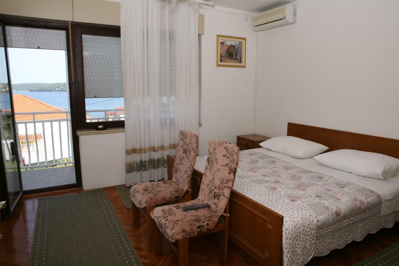 Rooms&Apartments Kurtović Donji Seget Exterior foto