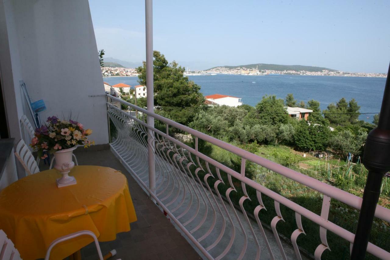 Rooms&Apartments Kurtović Donji Seget Exterior foto